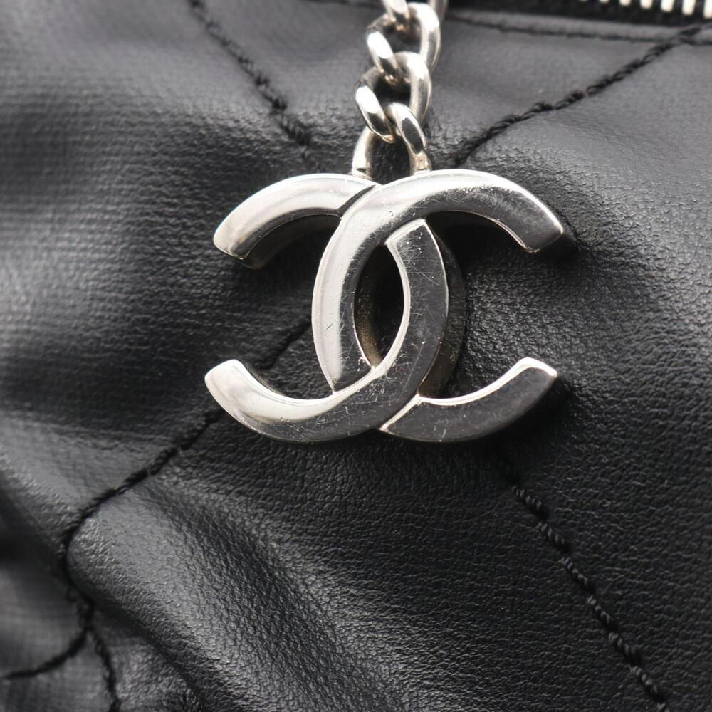 CHANEL Black Leather Tote Bag - Picture 7 of 11